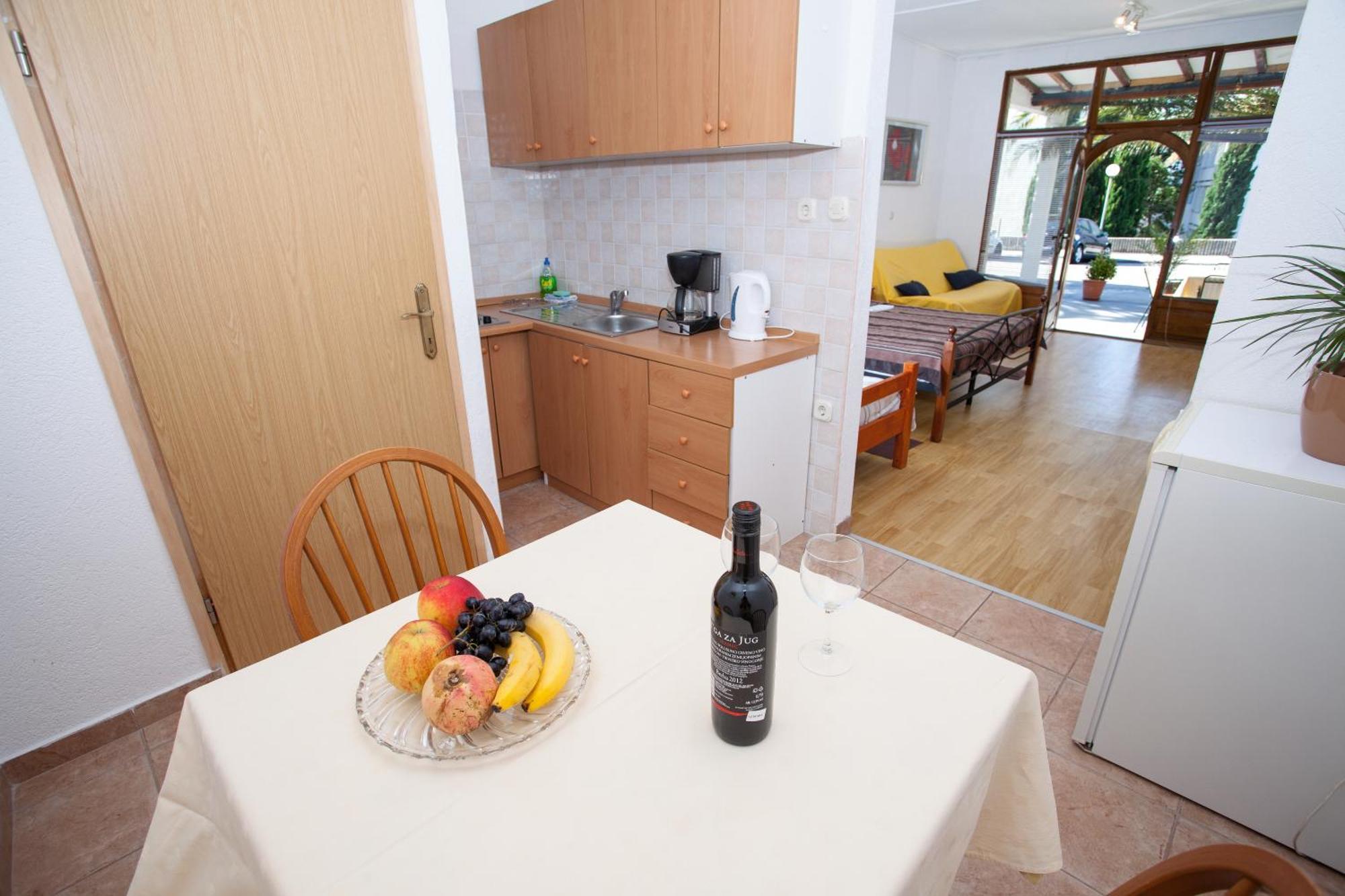 Apartments Kovacic Makarska Ruang foto