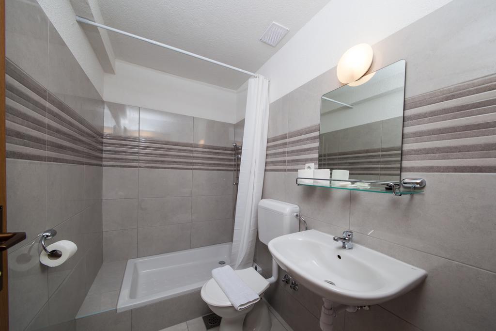 Apartments Kovacic Makarska Bagian luar foto